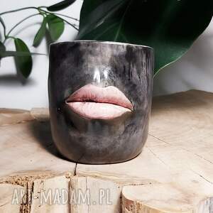 palcik kubek z ustami ręcznie malowany, ceramika artystyczna, użytkowa
