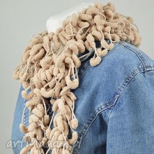 pom - pon scarf beżowy, szal, fantazyjny, kobiecy, elegancki prezent, beże