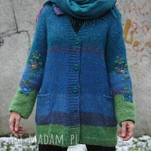 handmade swetry niebieski kardigan z kwiatkiem