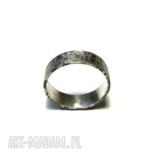 srebrny pierścionek oksydowany obrączka