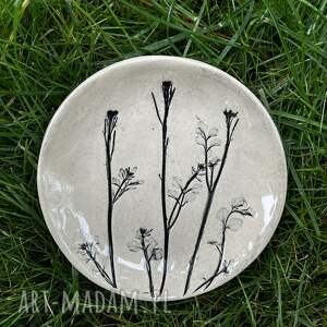Talerzyk ceramiczny z roślinnym motywem - handmade