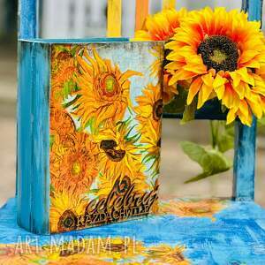 dekoracyjny kufer książka ze słonecznikami, idealny na prezent, cytat