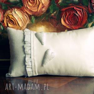 handmade poduszki biało-szara poduszka dekoracyjne aplikacje