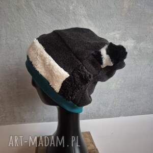 czapka z elementami sztucznego futerka szyte patchworkowo na podszewce rozmiar