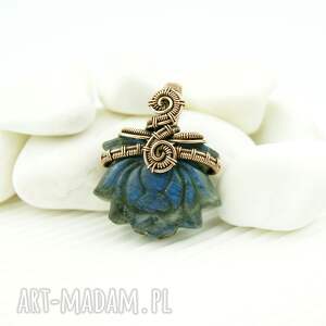 Prezent Lotos wisiorek z labradorytem, wire wrapping
