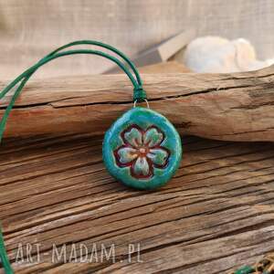 Prezent Leśny Kwiat - ręcznie malowana zawieszka z glinki
