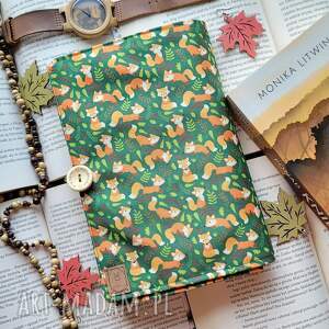 Wodoodporne etui na książkę/notes: liski na zielonym, książkę