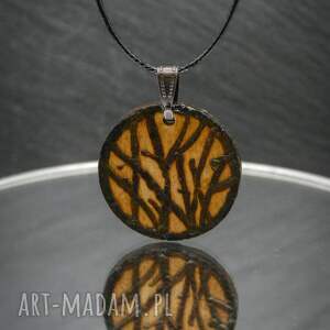 drewniany wisiorek - magiczny las ręcznie wypalany naszyjnik z drewna