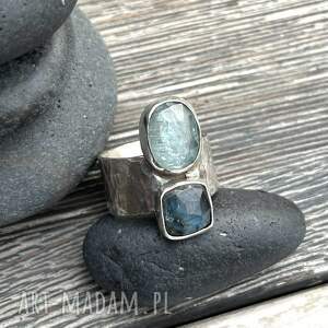 kyanit i spokój błękitu - srebrny pierścionek masywna obrączka, młotkowana