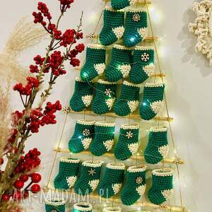 kalendarz dekoracja, dekoracje świąteczne, skarpetki choinka na ścianę, ozdoby