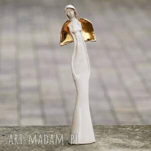 handmade ceramika anioł ze złotymi skrzydłami