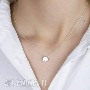 naszyjnik srebrny z kółkiem, elegancka biżuteria, biżuteria srebrna, prezent