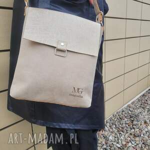 listonoszka z klapką ada kolor beżowy torebka klapą torba na ramię