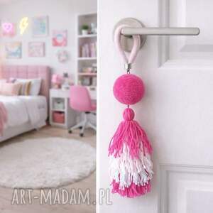 Prezent ZAWIESZKA NA KLAMKĘ - pompony, ozdoba - pomponów