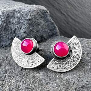 orientalne kolczyki wkrętki srebrne wachlarze z agatem fuksja, biżuteria