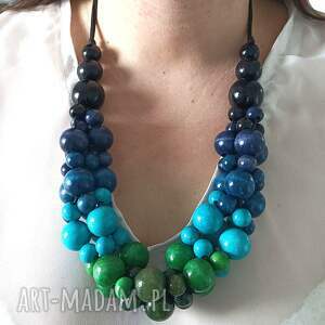 naszyjnik z drewnianych korali w odcieniach zieleni i niebieskiego, morskie
