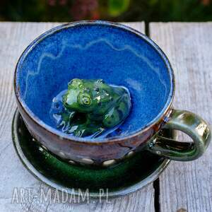 ręczne wykonanie ceramika filiżanka z figurką - żabka - bagienko - 350