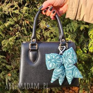 Brelok kokarda, we wzory, styl romantyczny