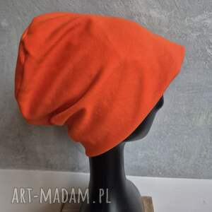 czapka damska pomarańczowa uniwersalna i miła, dobra na codzienne noszenie