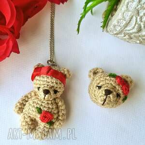 Moremi-Dolls: Wisiorek miś zuzia, mały, biżuteria z misiem, czerwony misie