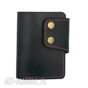 duży czarny portfel z dodatkiem czerwieni ręcznie uszyty ze skóry garbowanej
