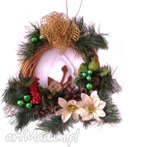 handmade pomysły na upominki świąteczne wianuszek wiklinowy na drzwi w tonacji zielono
