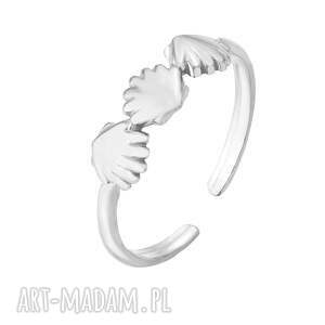 srebrny pierścionek z muszelkami, muszle, muszlami