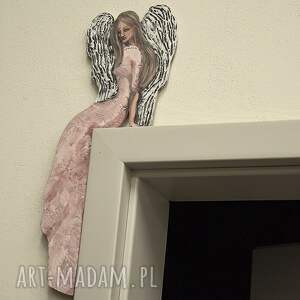 anioł w różach prezent drewna parapetówka, urodziny