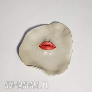 talerzyk z ustami ceramika artystyczna dekoracja wnętrz, rzeźba użytkowa
