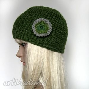 handmade czapki w zieleni - czapka z kółeczkiem