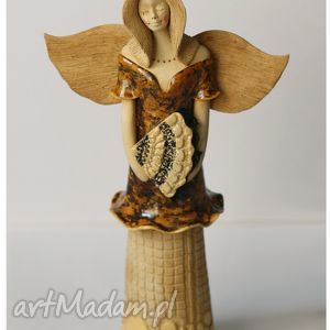 handmade ceramika anioł z wachlarzem