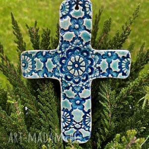 Koronkowy krzyżyk ceramiczny na ścianę handmade