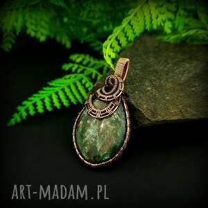 wisiorek ze szmaragdem, wire wrapping, biżuteria artystyczna autorska