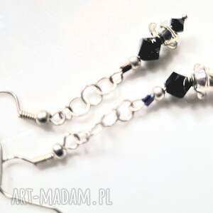 kolczyki czarno-biały delikatne rękodzieło eleganckie wykonane w pojedynczym