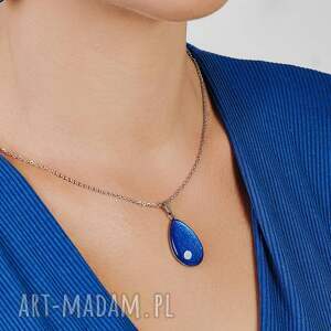 wisiorek kropla o szafirowym wykończeniu aykal e47 25, wisior kropla, niebieski wisior