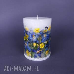 świeczniki bezzapachowa świeca botaniczna z kwiatami ostróżki prezent na ślub