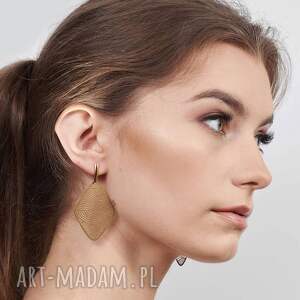 kolczyki z ażurowymi rombami fale c633 wieczór odcieniu złota