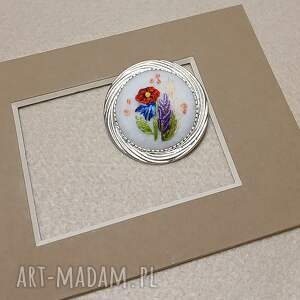 Ręcznie haftowana broszka GLORIA, haft płaski, na filcu, stylowo, boho