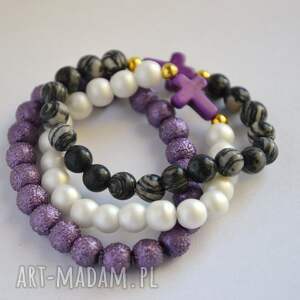 handmade bracelet by sis: białe perły z fioletowym krzyżem z kamienia