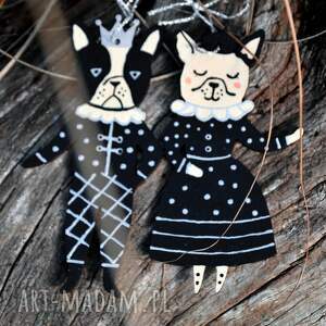 ręcznie malowane ozdoby świąteczne - para buldogów w stylizowanych strojach