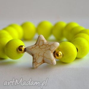 bracelet by sis gwiazda w neonowo żółtych koralach, howlit kamienie nowość
