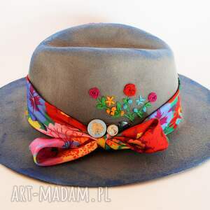 wiosenny kapelusz haftowany, wyjątkowy prezent
