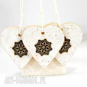 ceramiczne ozdoby choinkowe serca, dekoracje świąteczne prezent