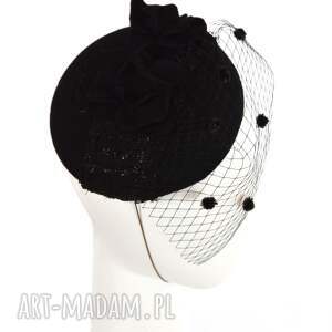 CZARNY TOCZEK, fascynator, woalka, filcowy