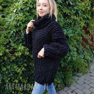 sweter z golfem olbrzymiej wełny merynosa, big knitting