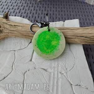 Prezent Brelok artystyczny z żywicy - zielona energia