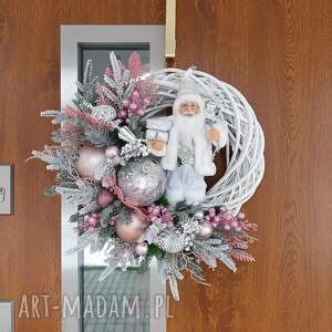 prezent Wianek świąteczny w Mikołajem. Dekoracja na Boże Narodzenie