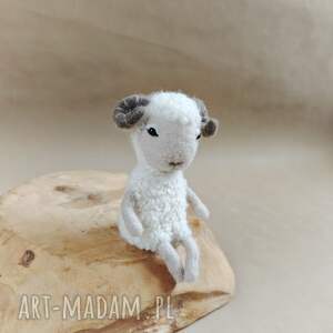 baranek - filcowana figurka dekoracyjna, wiosenna dekoracja vintage