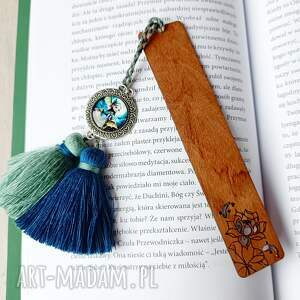 drewniana zakładka do książki z chwostem i grafiką smok, frędzel prezent