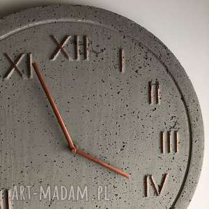 zegar ścienny betonowy handmade z betonu szary miedziany modny na prezent